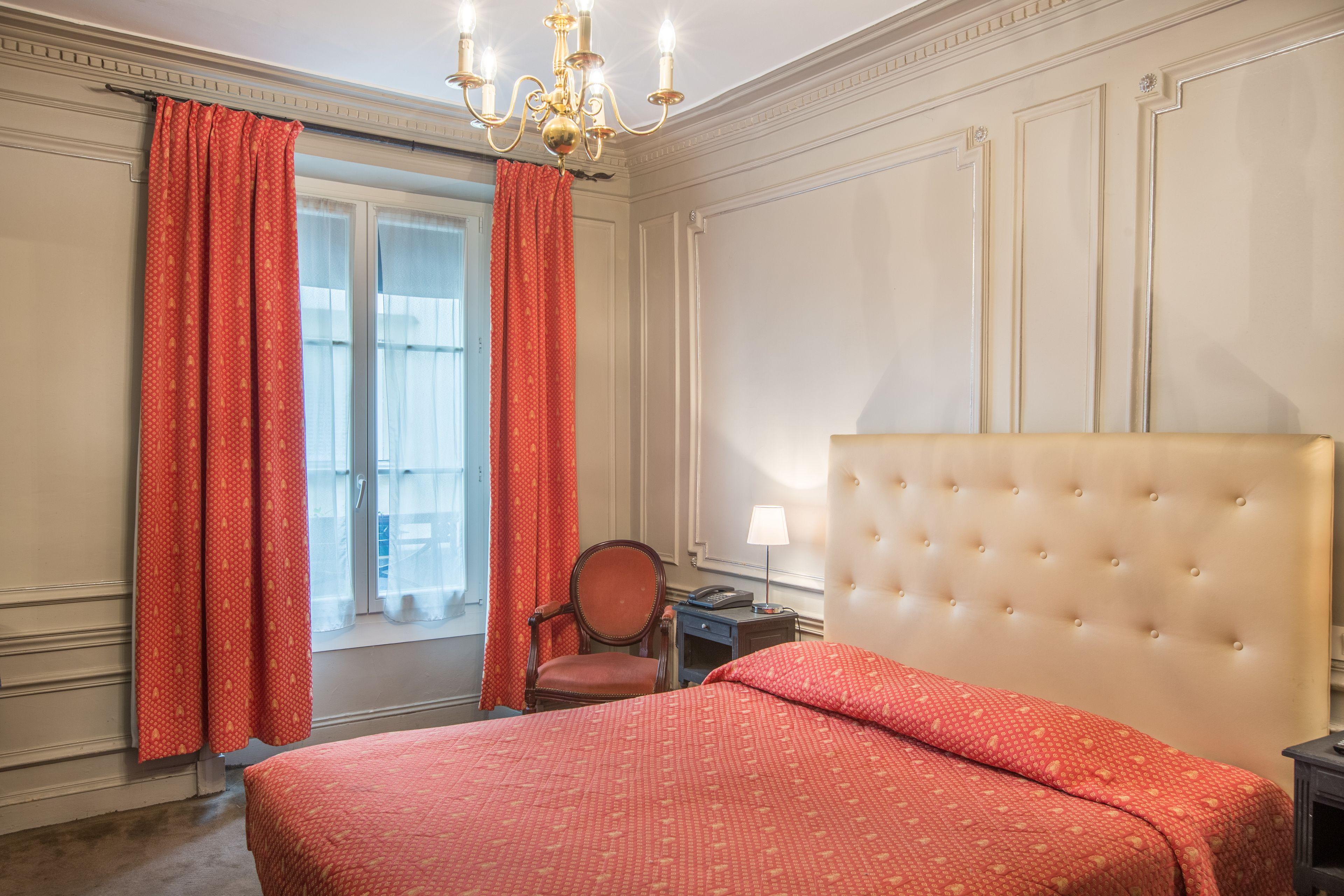 Louvre Hotel 2*