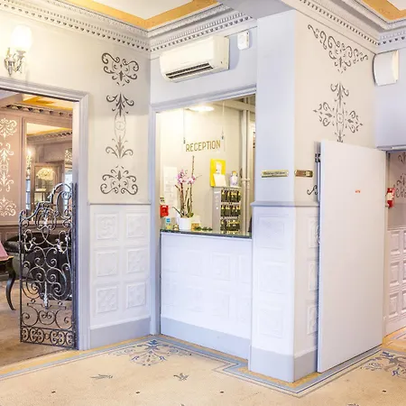 Hotel Louvre Parigi